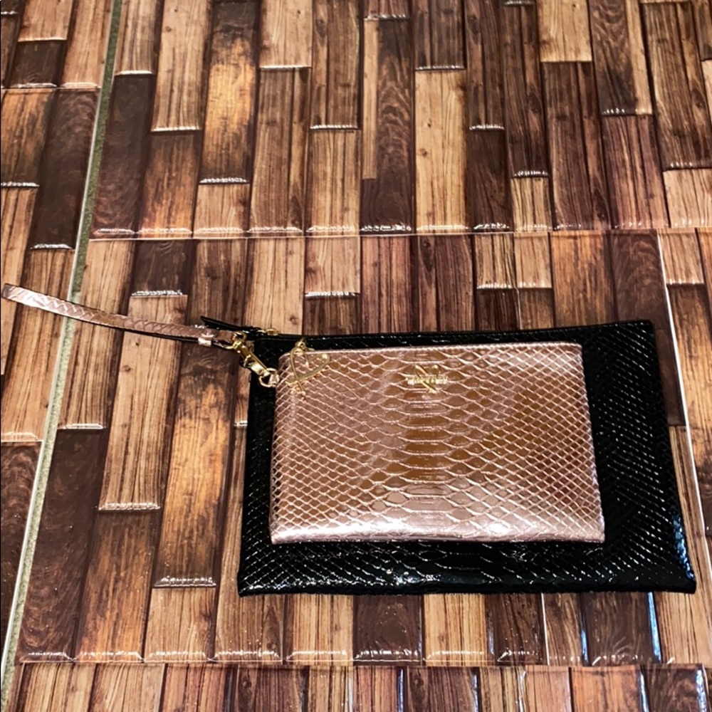 VS wristlet - NWOT